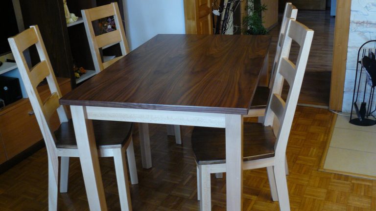 Klasický kuchynský stôl