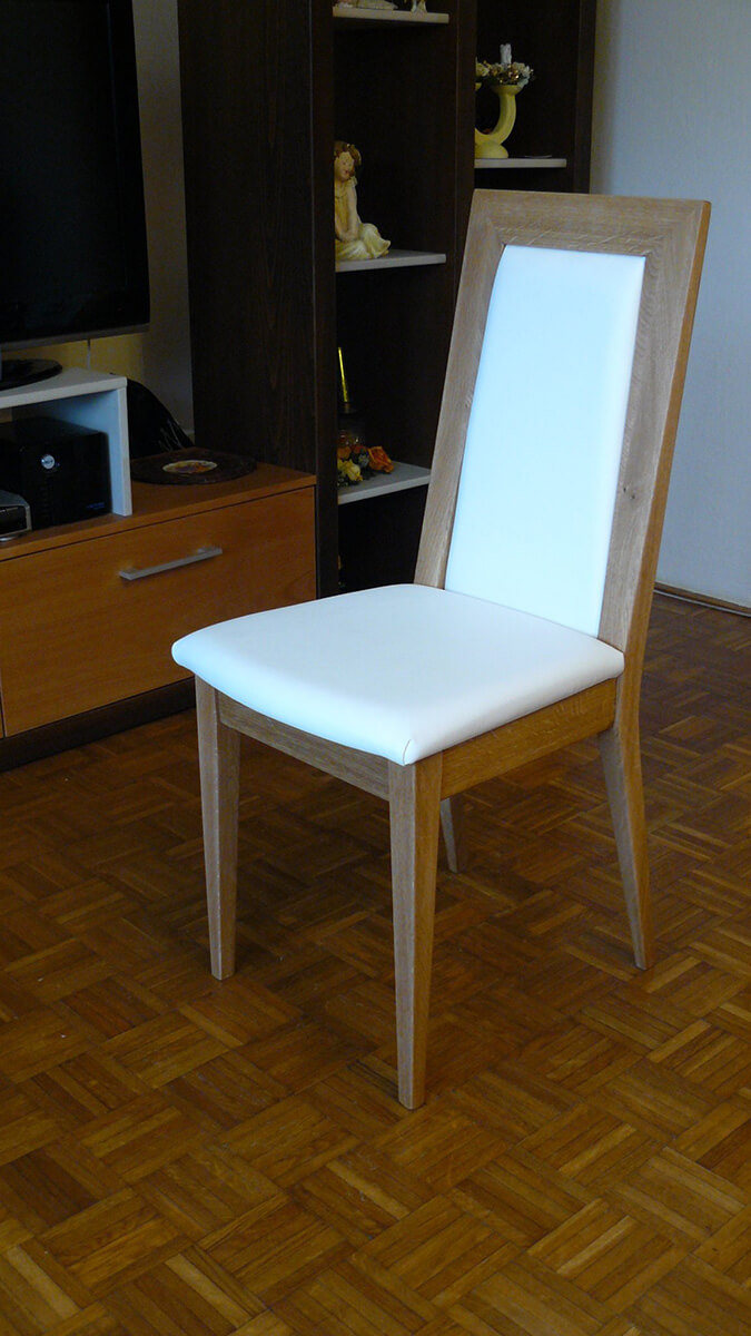 Moderná čalúnená stolička