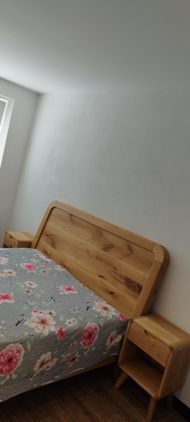 Manželská posteľ Pokoj z masívneho dubu – kolekcia Súznenie – Umelecké stolárstvo Ďuďák