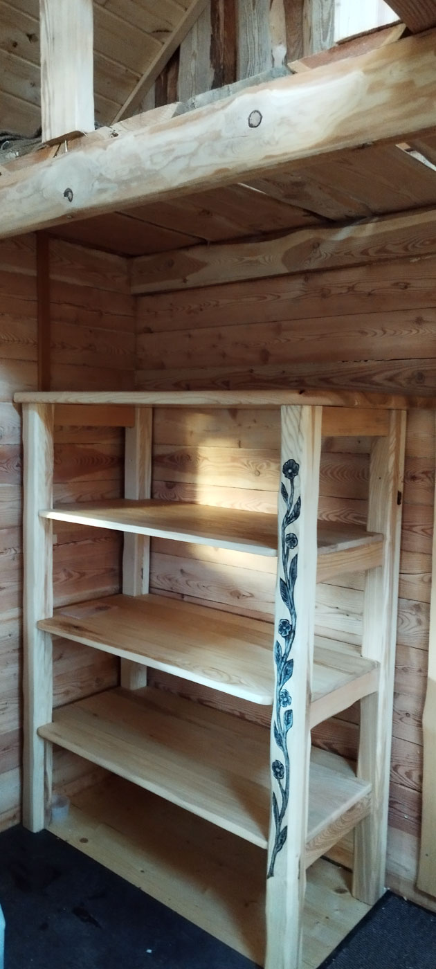 Regál na med Kvet života z masívneho jaseňa s ručnou rezbou – Umelecké stolárstvo Ďuďák